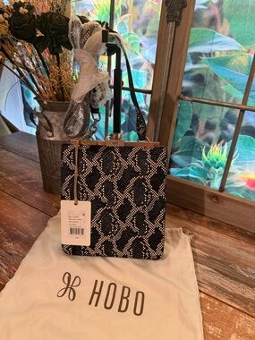 HOBO Vivian Crossbody